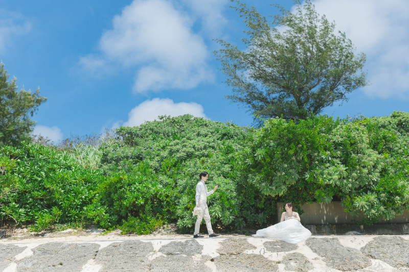 晴れのビーチで待ち合わせ