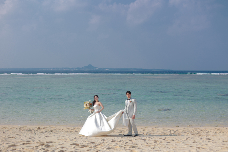 エメラルドブルー