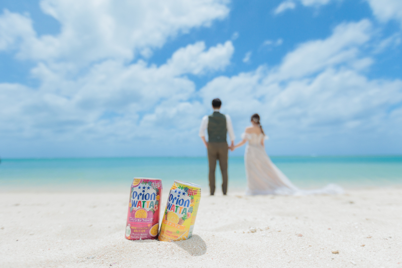 沖縄の海で乾杯！