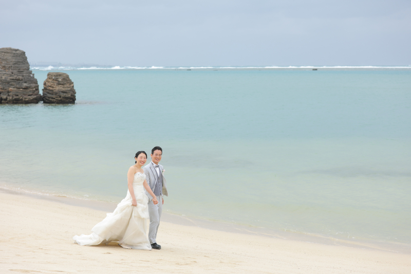 海辺を歩きながら。