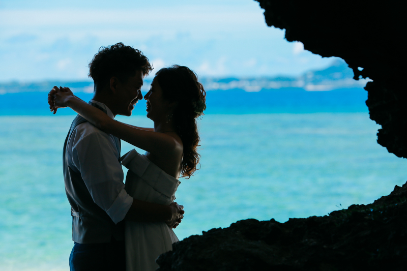 海をバックに！