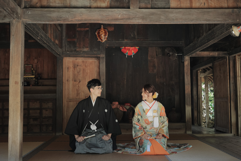 定番の正座ショット。