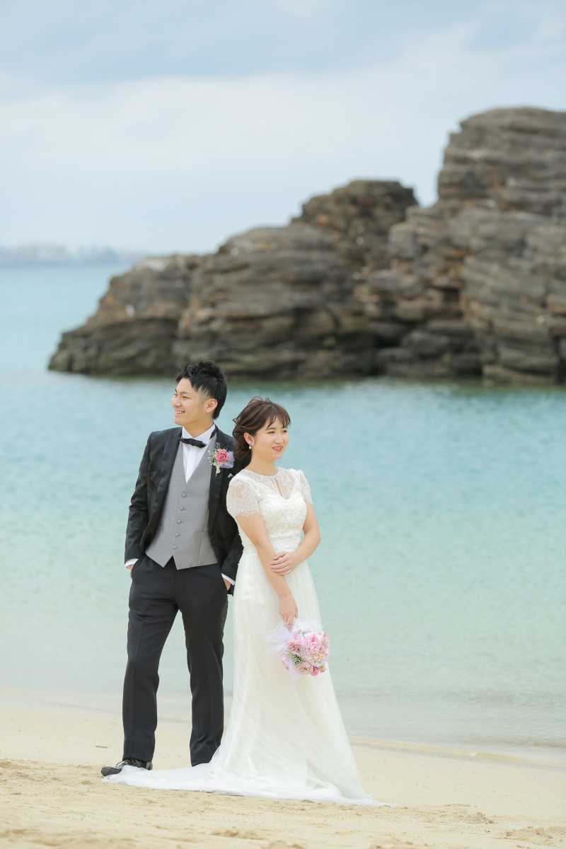 アラハビーチのシンボルの岩も入れて