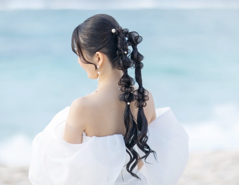 癖ありスタイルもお任せください！イヤリング、髪飾りなどのアクセサリーコーディネートも大好きです