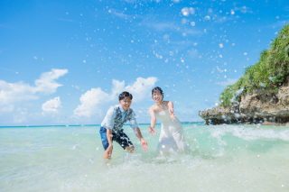 いざ写真を撮るとなると緊張するかもしれませんがどんな姿もお二人の「らしさ」です。素のお二人を撮れるように
