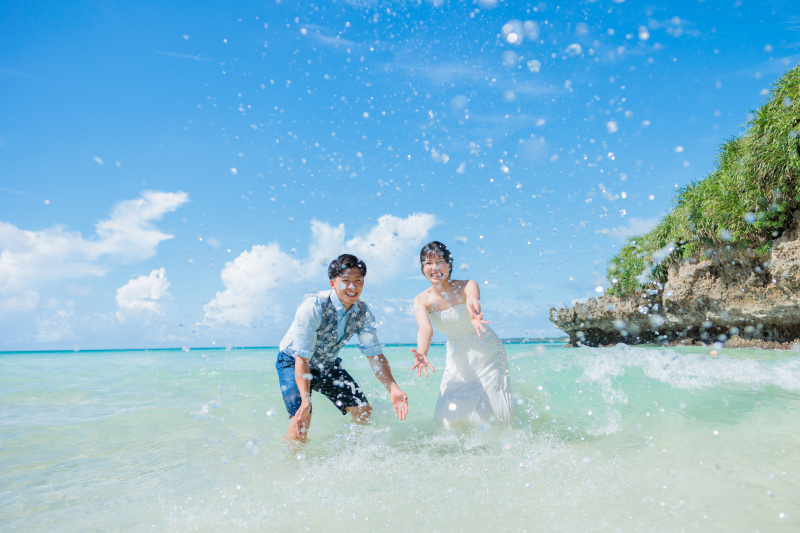 いざ写真を撮るとなると緊張するかもしれませんがどんな姿もお二人の「らしさ」です。素のお二人を撮れるように