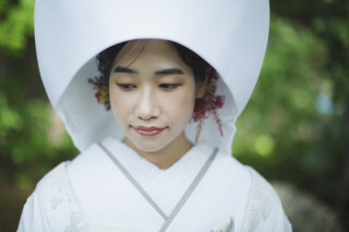 お花を使用した華やかなヘアメイク