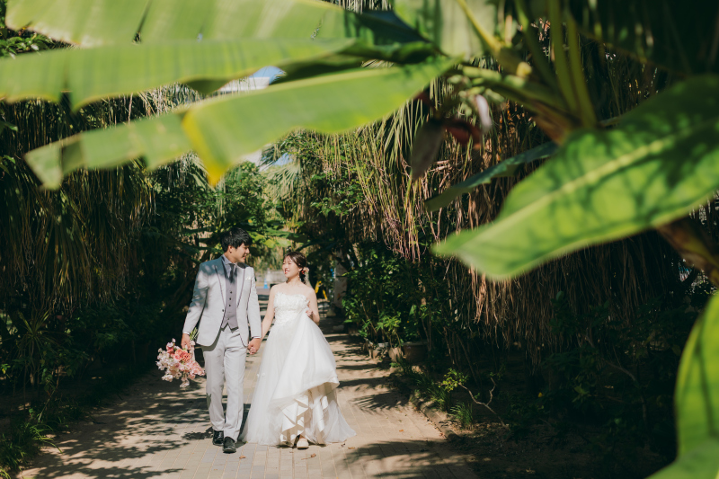 【ビーチで緑も撮れる？！】手ぶらでOK！沖縄ブルー満喫ビーチフォト　（衣装・ヘアメイク・アクセサリー・ブーケ・靴含む）