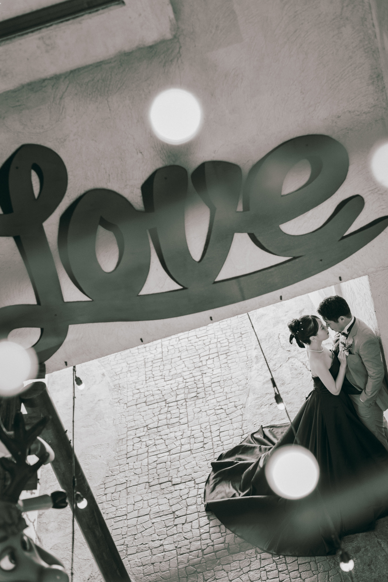 【トレンド重視】青いビーチ＆アメリカンビレッジの街並み！2WAYフォトで垢抜けウェディング