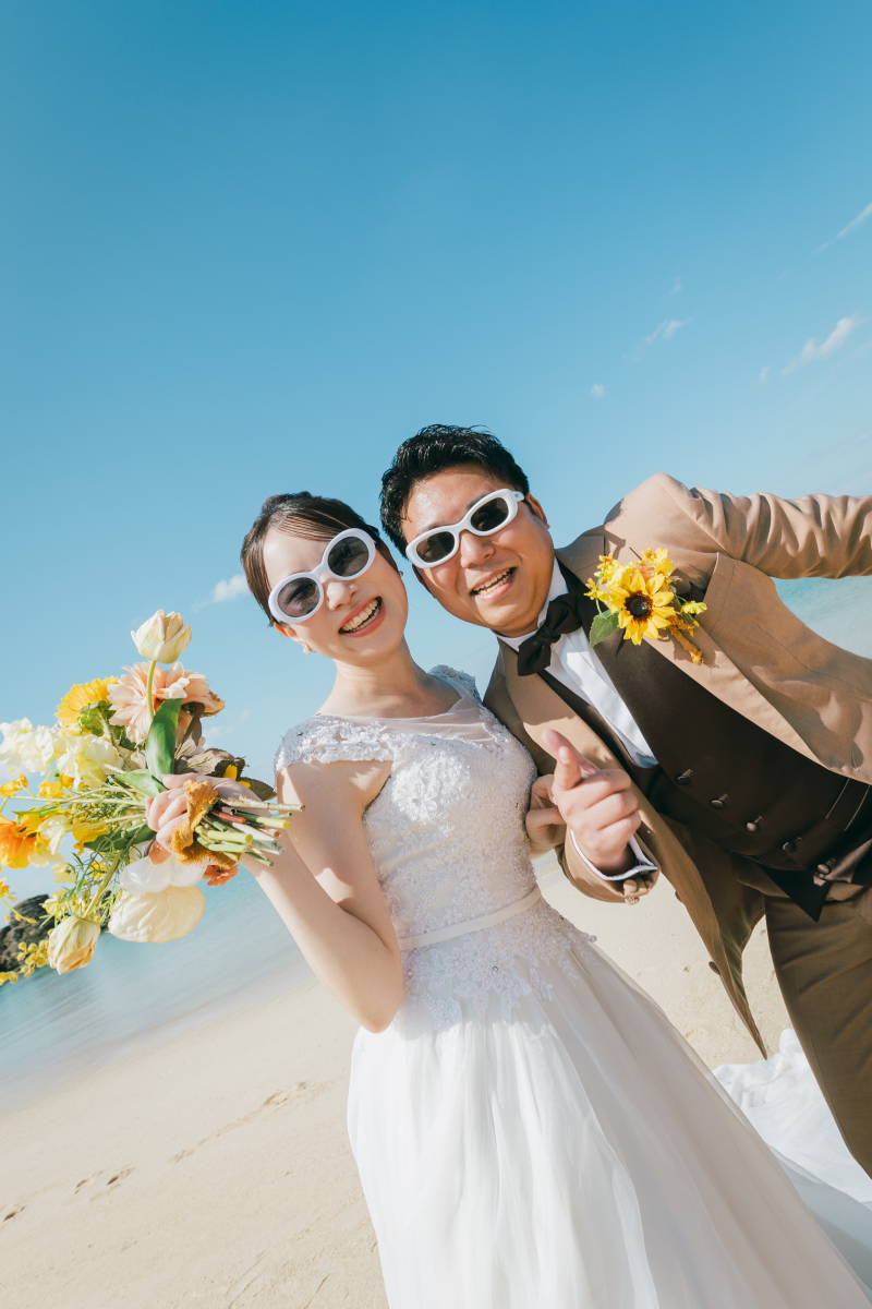 【コスパ最強】手ぶらでOK！沖縄ブルー満喫ビーチフォト　（衣装・ヘアメイク・アクセサリー・ブーケ・靴含む）