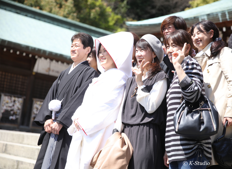 式後、友人達と記念撮影をしました