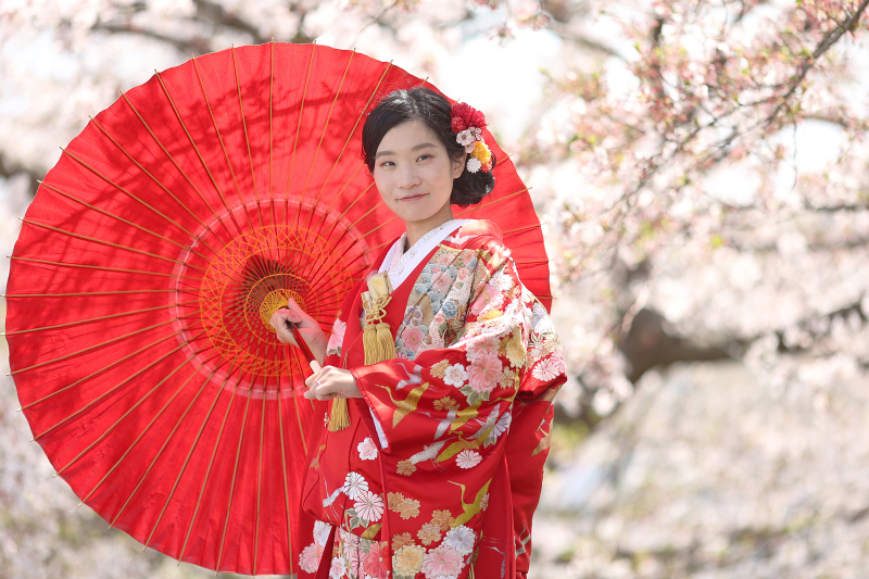 和傘を用いて、新婦様をお綺麗に