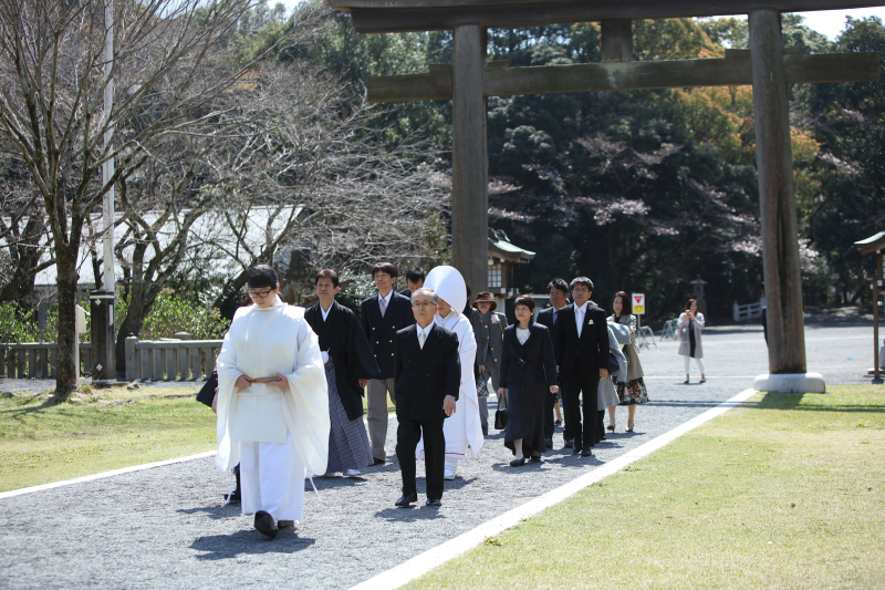 神殿まで歩いて行きました