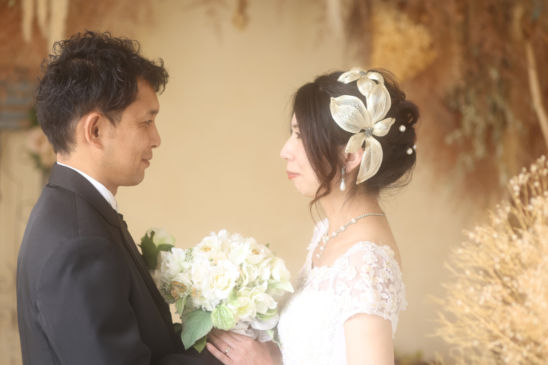 ドライフラワーに囲まれたスタジオです