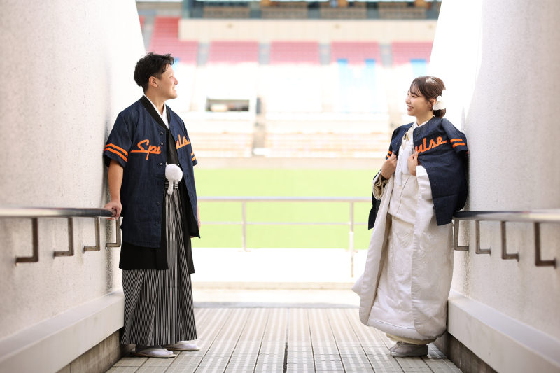 ユニフォームを羽織って