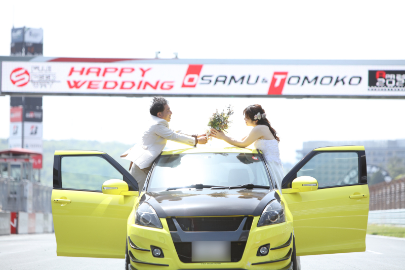 愛車とブーケを使ったシーン