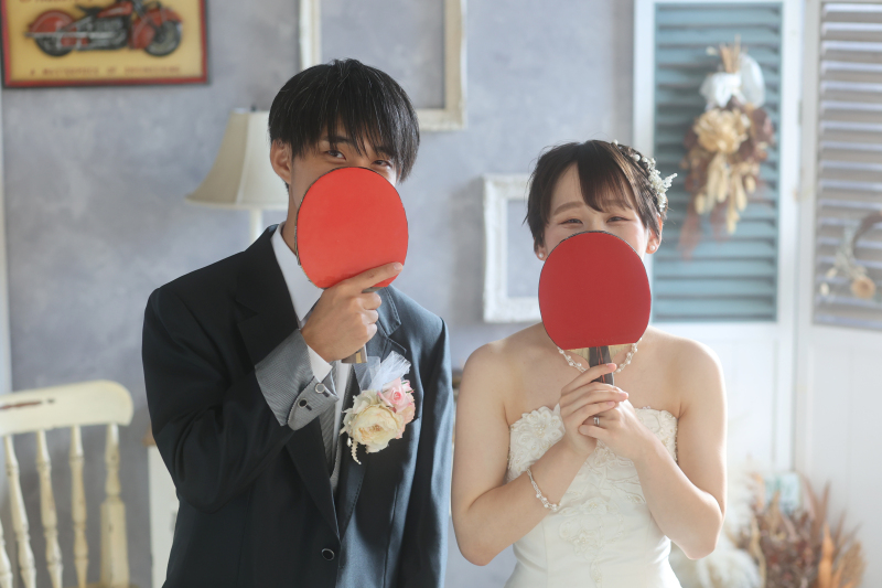 お顔隠しポーズ