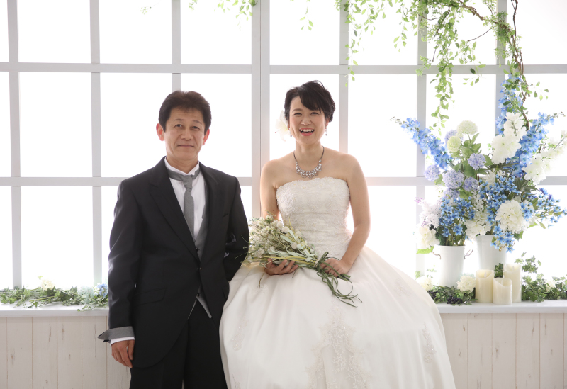 スタジオに戻ってから、ドレスで撮影をしました