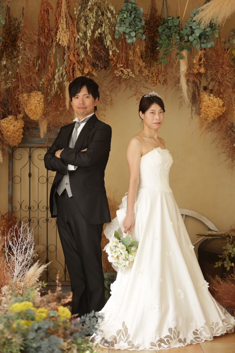 ドライフラワーに囲まれ、少しクールに