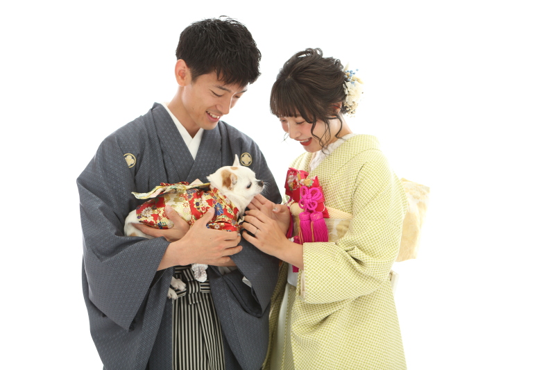 新郎さんが抱っこする形式での撮影なら可能です。