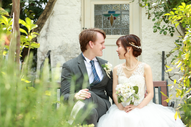 静岡南店のイングリッシュガーデンでロケーション撮影やスタジオ内チャペルでの挙式風スナップなども撮影できます。