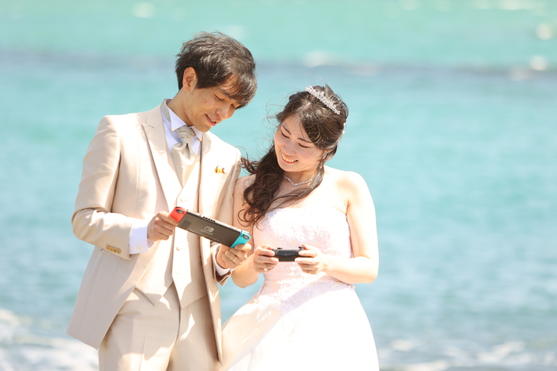 お二人の共通の趣味や思い出の品物など…ぜひお持ち込み下さい！ロケ地の雰囲気を絡めて撮影しますので、お気軽にご相談下さい。