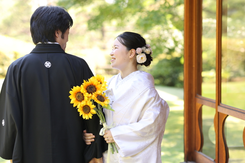涼しい茶室と庭園での和装ロケーション撮影
