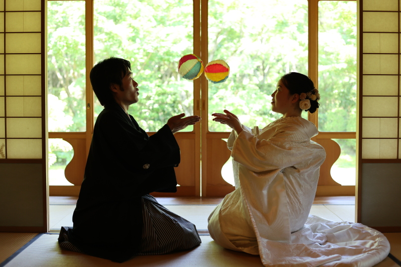 涼しい茶室と庭園での和装ロケーション撮影