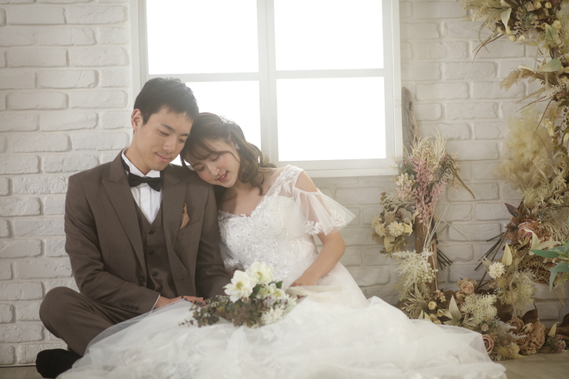 【洋装スタジオ撮影】特典付 通常137.500円→平日43%OFF 78,300 円・土日祝20%OFF※11月末までに撮影の方