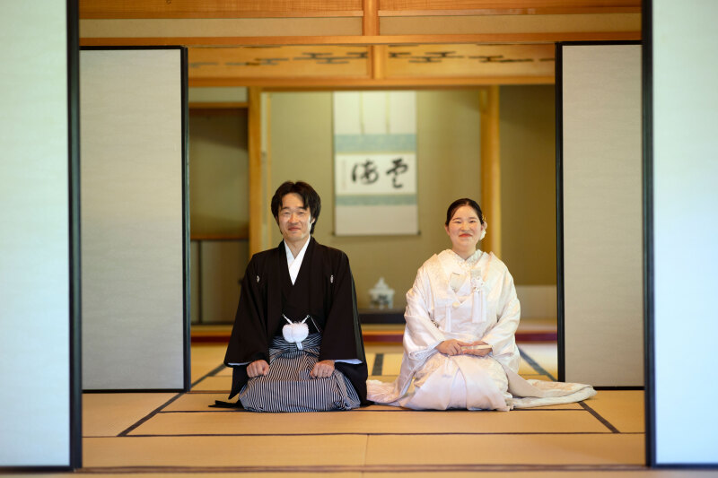 涼しい茶室と庭園での和装ロケーション撮影