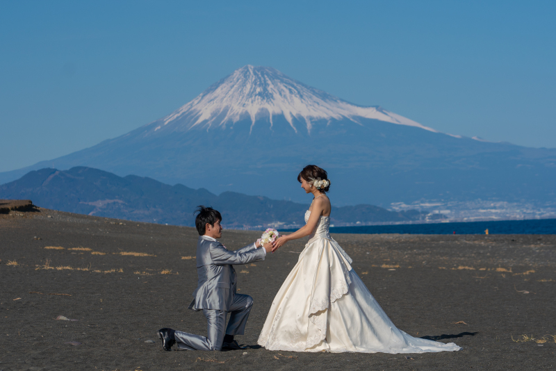 12時スタジオに戻りドレスにチェンジ、海岸へ