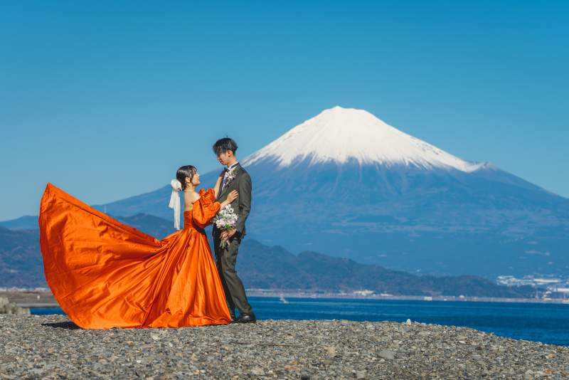 和装が多いと思われがちですが洋装も多いですよー