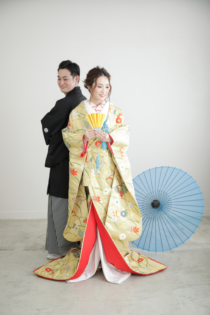 青い傘がアクセントに♪