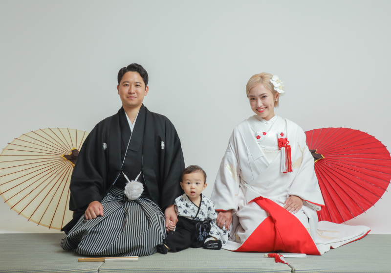 座ってはい、ポーズ!