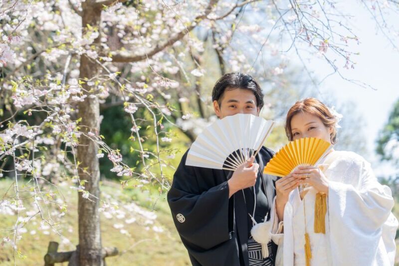 扇子でパシャリ