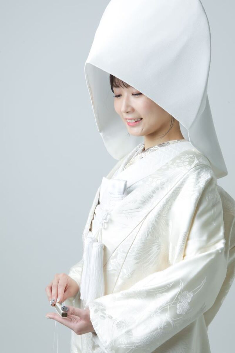 白無垢×綿帽子で伝統的に