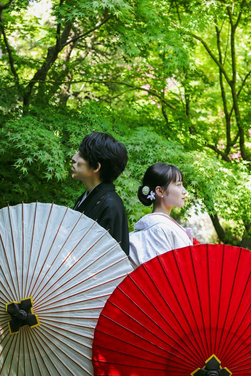 背中合わせ