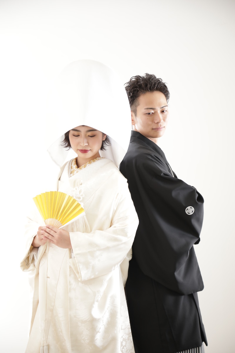 かっこよく背中合わせ