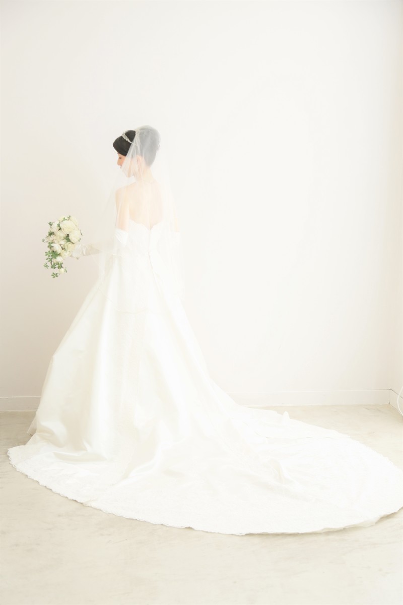 洋装のバックショットも☆