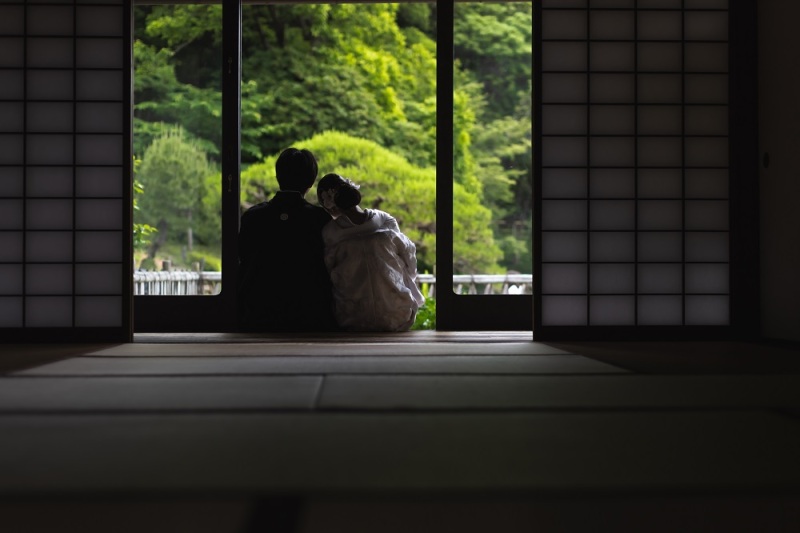 縁側での穏やかな時間