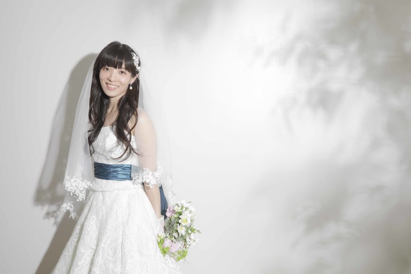 サッシュベルト付きドレス