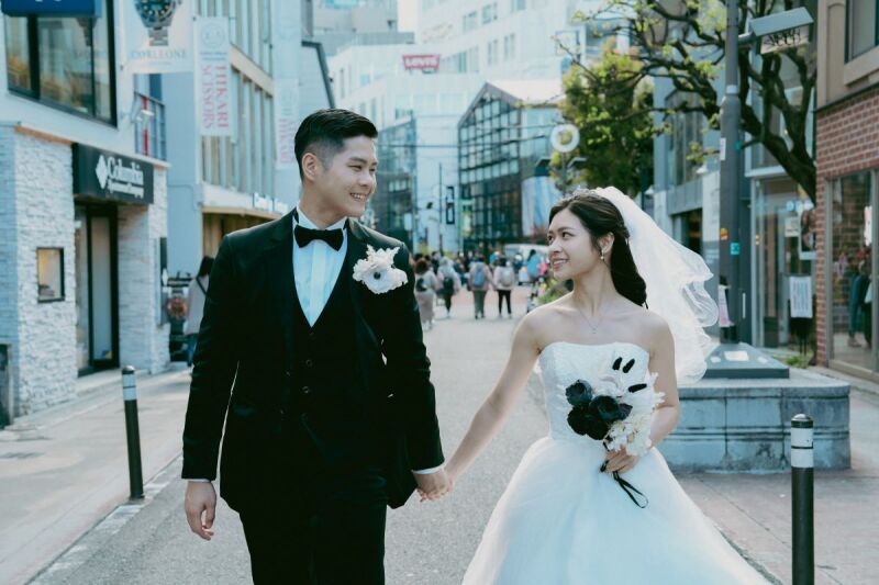 仲良く手つなぎながら♡