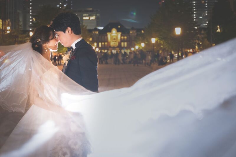 東京駅舎前でのショット