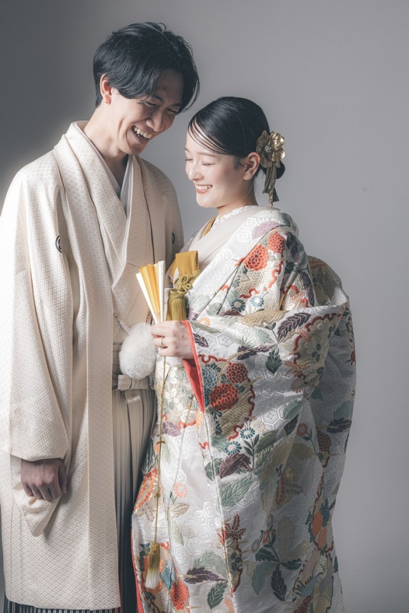 ワタベウェディング表参道フラッグシップフォトスタジオ_色打掛・着物が豊富