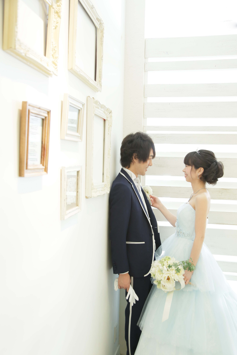 白壁とフレームで自然に