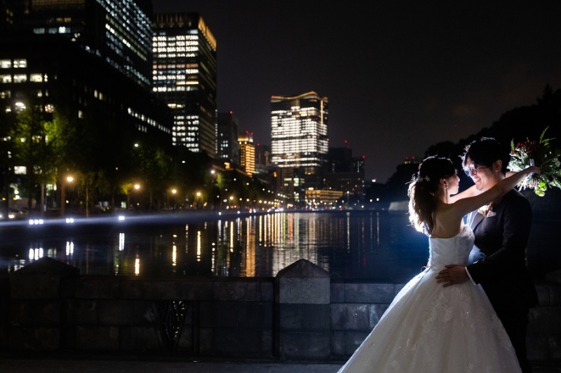 ワタベウェディング表参道フラッグシップフォトスタジオ_夜景で撮影できる
