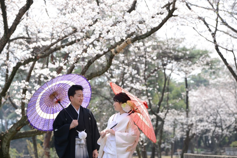 見つめあいながら