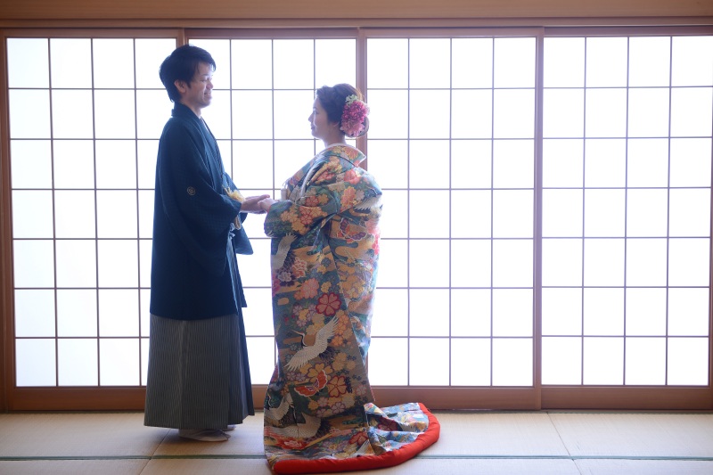 広々とした和室で2人向かい合って･･･