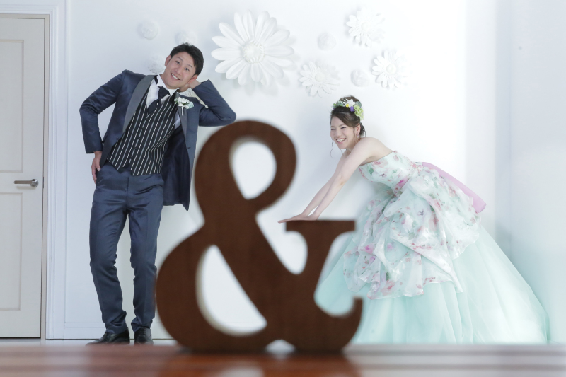 まずはタキシード&ドレスでスタジオ撮影
