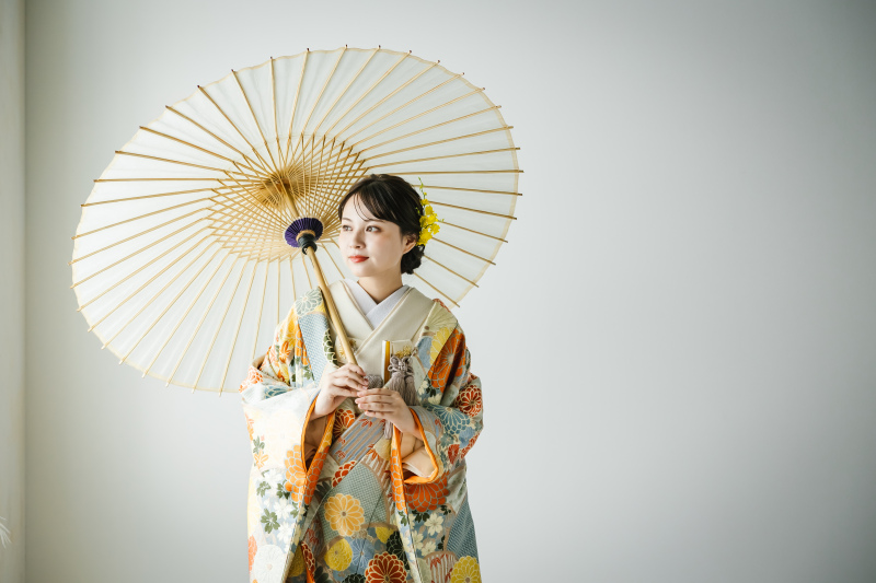 和装も古典柄からトレンドの打掛、小物もご用意！